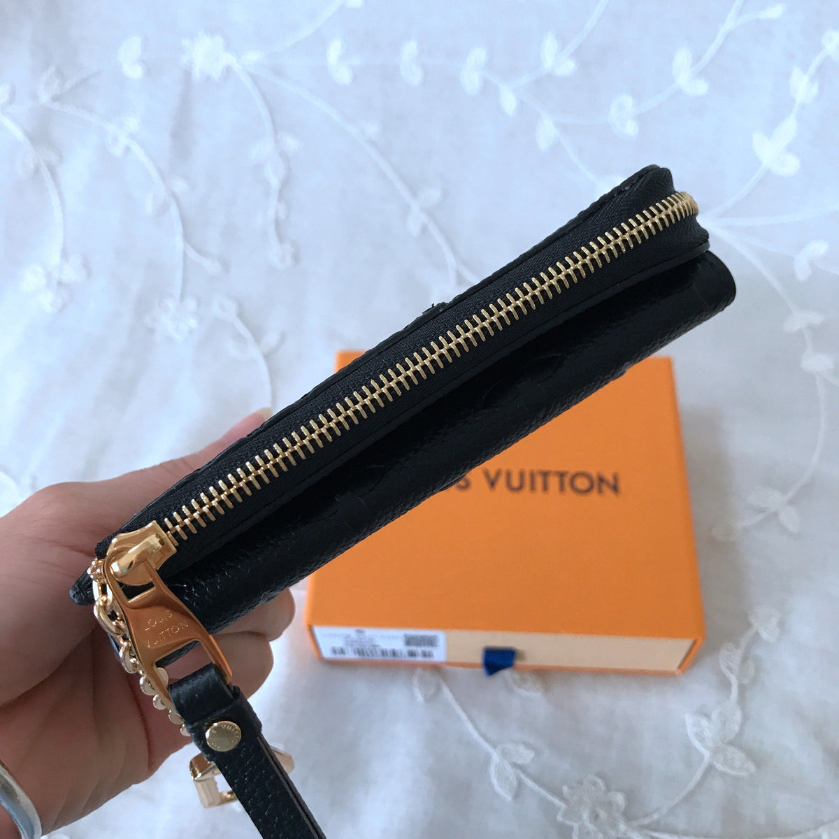 Buttons wallet