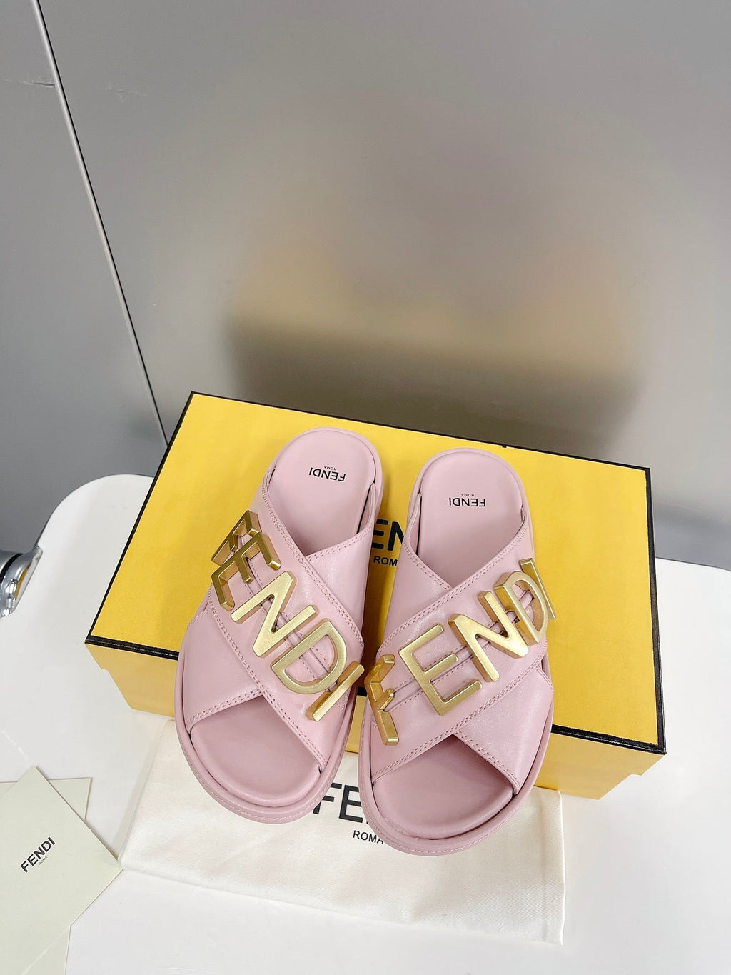 F e n d I slides