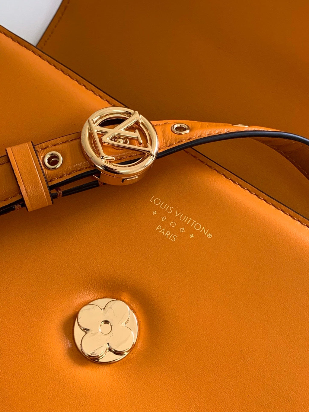 Fashion color handbag