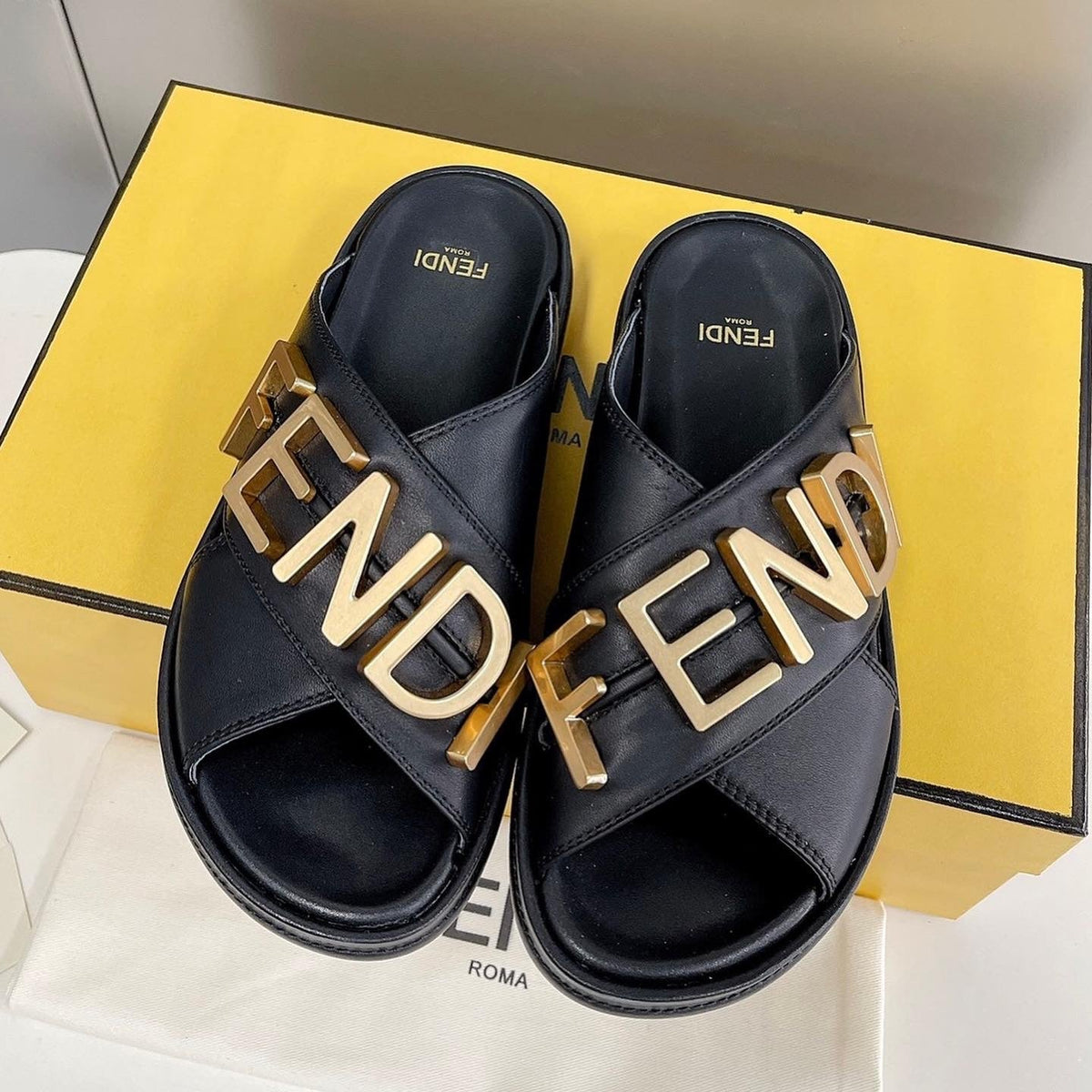 F e n d I slides