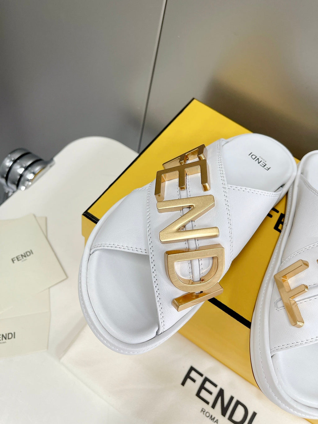 F e n d I slides
