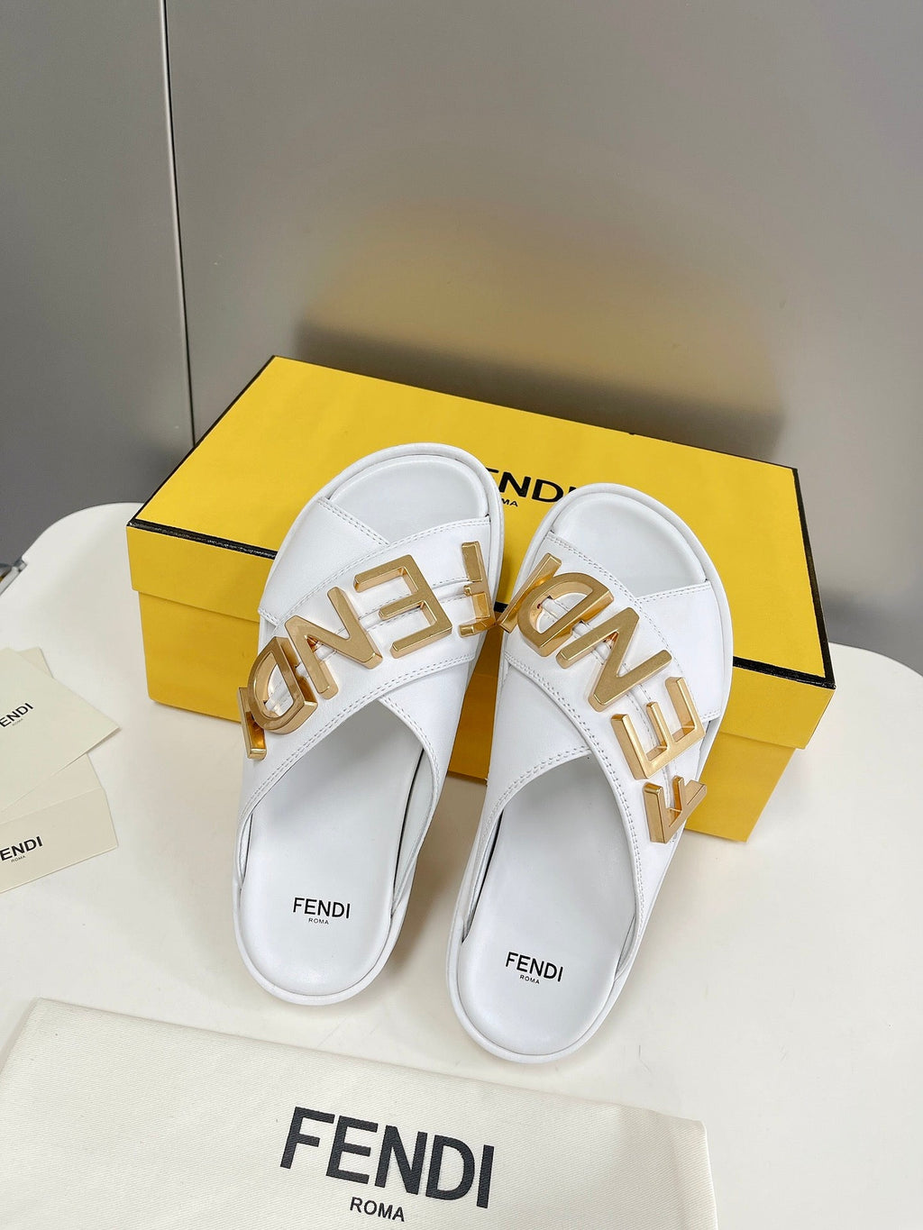F e n d I slides