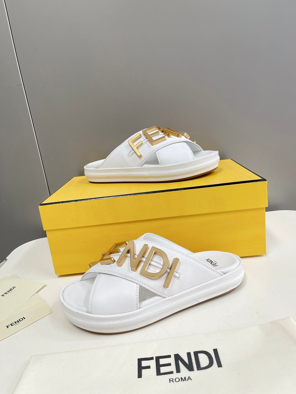 F e n d I slides