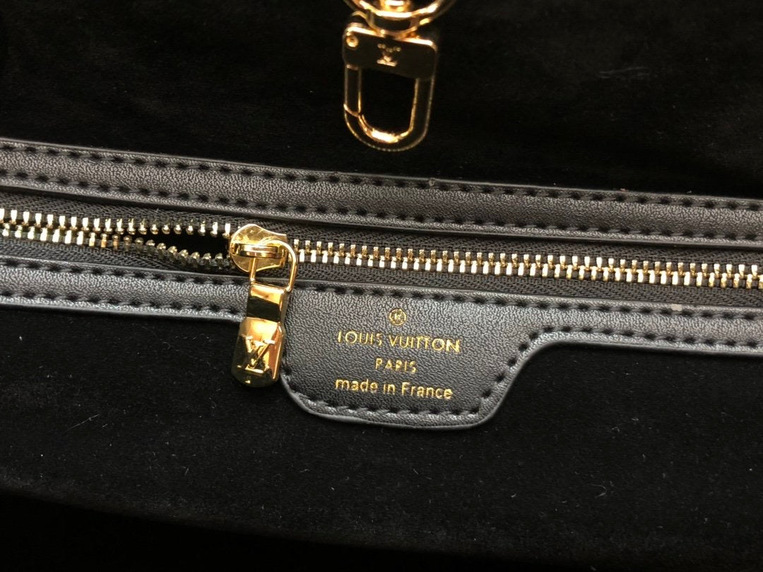 Black Handbag  Size:32×29×17cm